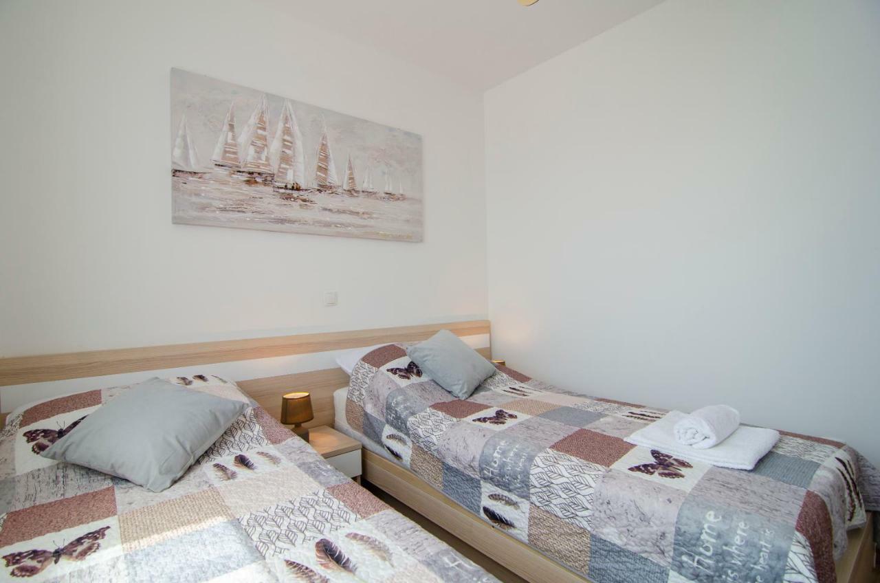 Apartament Sara *