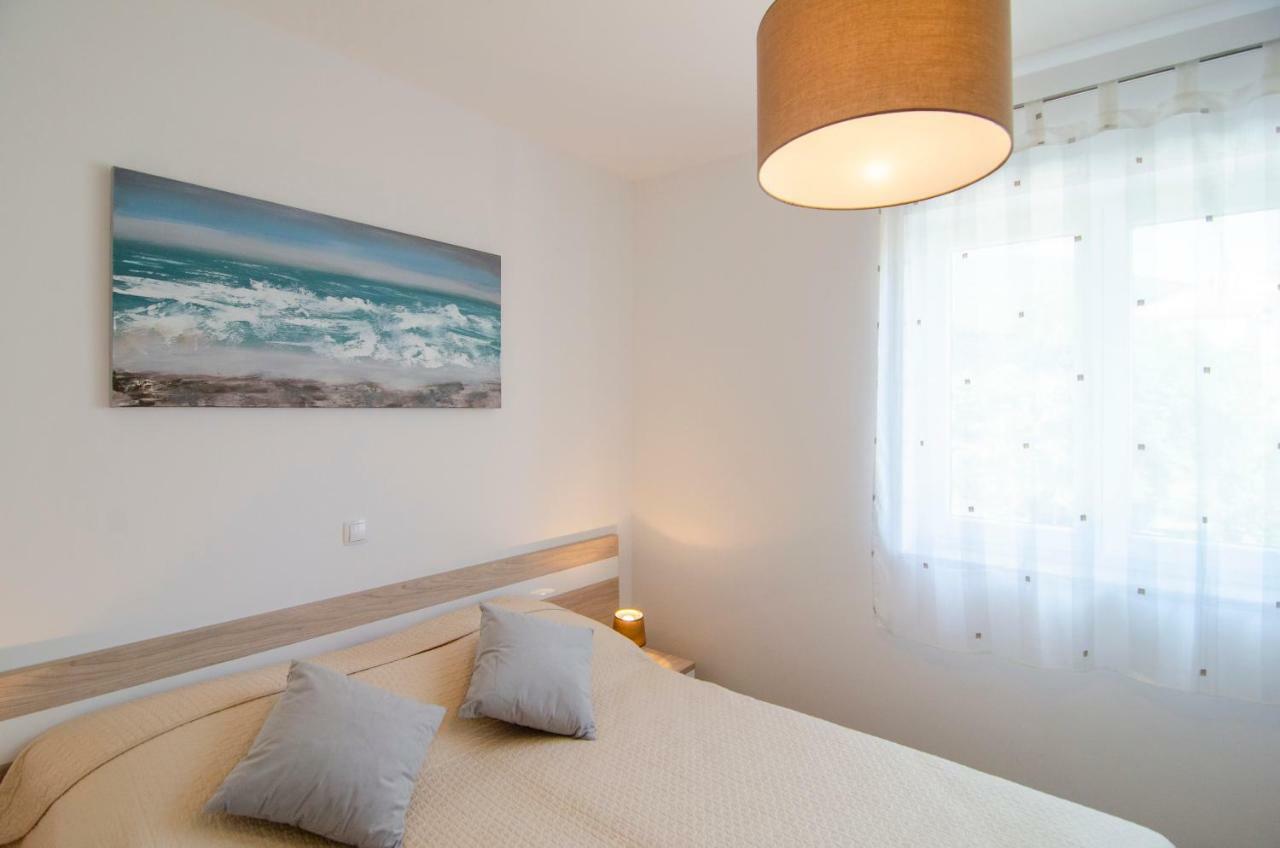 Apartament Sara *