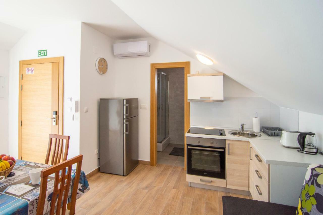 Apartament Sara *
