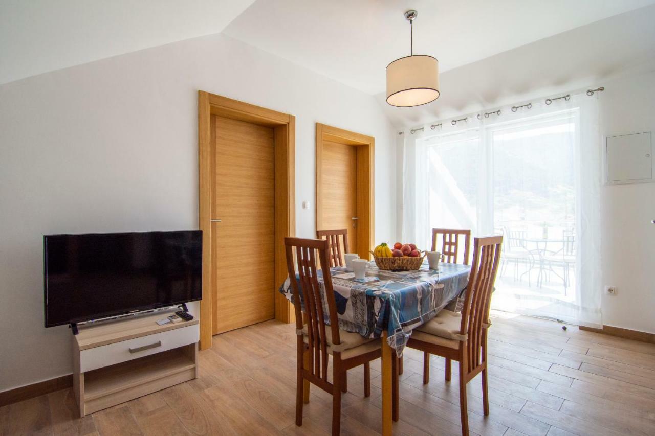 Apartament Sara *